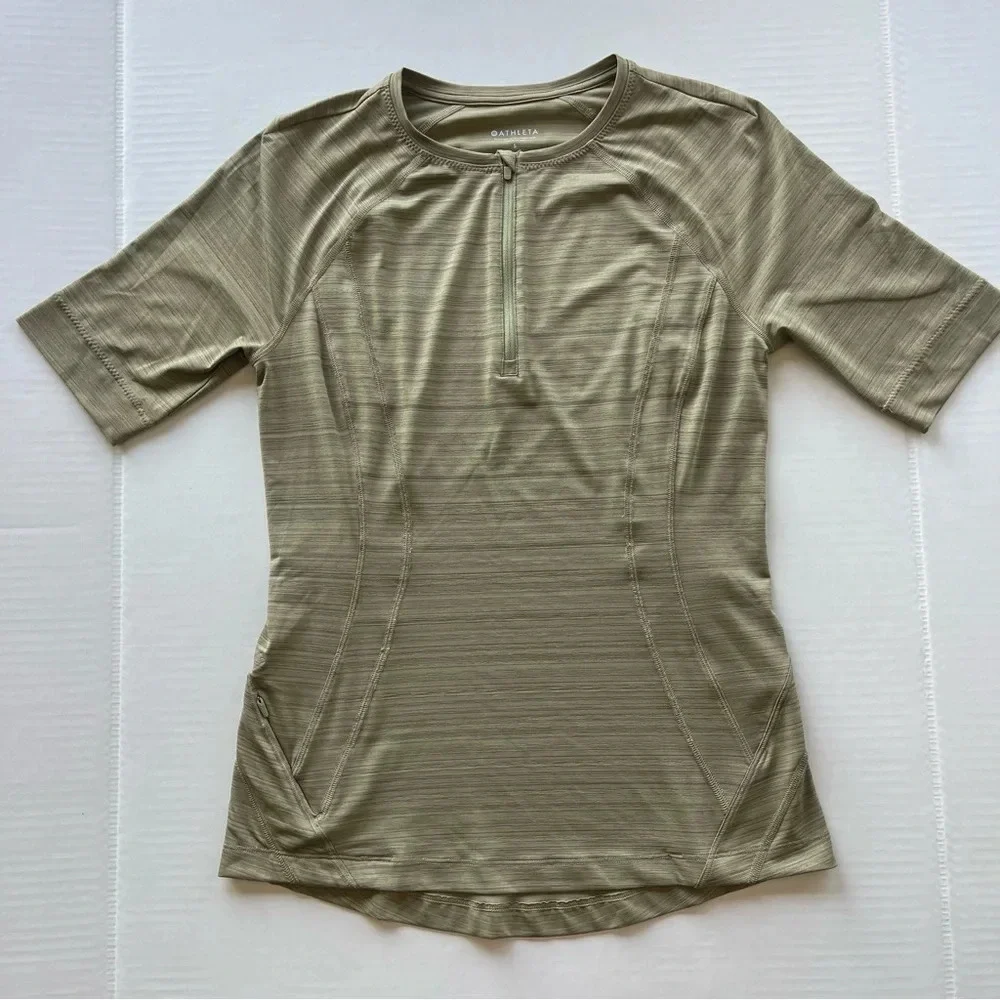 Athleta Pacifica Illume Fitted Olive Half Zip
UPF 50+ Short Sleeve Rashguard - Picture 8 of 10